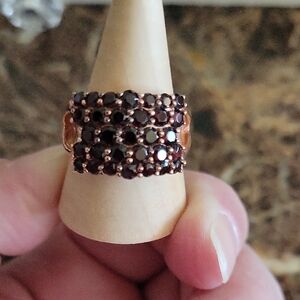 Elegant Garnet Stone Ring In Rose Gold Band